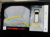 パノラミックビューモニター付きです。車両を上から見たような映像をディスプレイオーディオ画面に表示。運転席からの目視だけでは見にくい、車両周辺の状況をリアルタイムでしっかり確認できます。