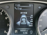 スピードメーター上に運転をサポートする様々な情報を表示してくれます。
