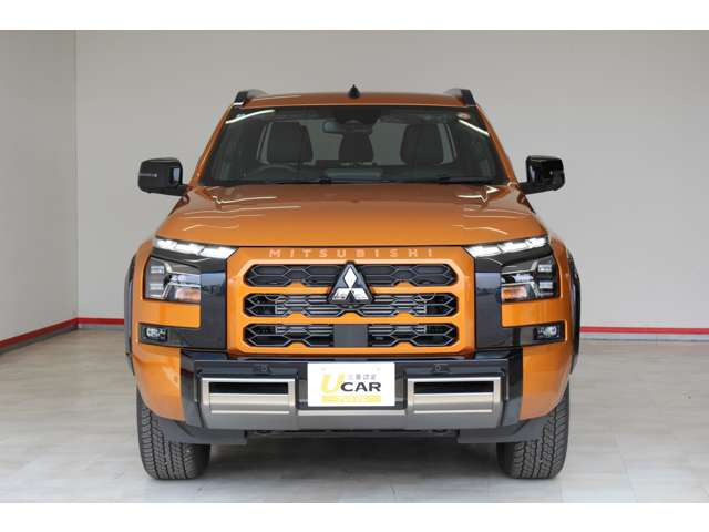 三菱トライトン ラジエターグリル 中古品 三菱純正 CV1W CV2W CV5W