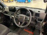 展示車両、並びに展示場の清掃を心掛けております。お車もご納車前にしっかり洗車して、清潔感が感じられる状態でお渡し致します。
