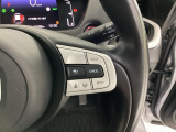 ハンドルにHondaセンシング系のクルーズコントロールやレーンキープアシストなどの操作スイッチが装備されています。ハンドルから手を離さず安全に操作できます。