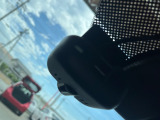 ドライブレコーダーを搭載しております。事故だけでなくあおり運転の状況も映像で記録することで万が一のリスクに備えることができます。