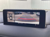 【360°ビューモニター】  とても分かりやすい、クルマの上から見下ろしたような映像で、駐車サポートをしてくれます。