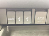 【USB端子】USB接続もついていますので携帯などの電子機器の充電にも使えて便利です♪