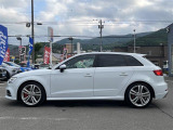 外装は専任スタッフによる真心込めたワックス磨きを実施しております。内装もクリーニングを実施させていただいております。質の良さをご体感くださいませ。