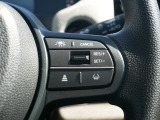 【ACC〈アダプティブ・クルーズ・コントロール〉】予め設定した車速内でクルマが自動的に加減速。前走車との適切な車間距離を維持しながら追従走行しドライバーの運転負荷を軽減します。