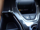 クラウンスポーツ 2.5 Z E-Four 4WD 本革シート