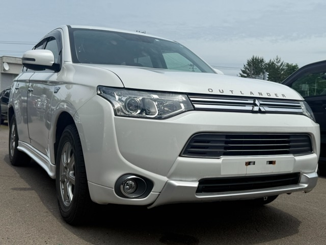 アウトランダーPHEV 2.0 G プレミアムパッケージ 4WD 