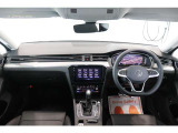 運転席/助手席です。安全装備をオプションで追加するのは日本的発想。フォルクスワーゲン車はサイドエアバッグを全車標準で装備しております。