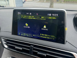 AppleCarPlay/AndroidAutoに対応するスマートフォン接続機能「Peugeotミラースクリーン」を搭載。
