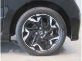 純正のアルミホイール装着車です。タイヤサイズは165/55R15です。