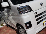 『1台』のお車に対して、3名体制で日々議論を重ね仕入れを行っております。