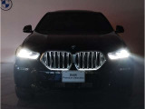 【キドニーグリル】BMWは約90年もの間、ほぼ全ての車両にひと目でBMWだと分かるこの特徴的なフロントグリルが備えられ、デザイン・アイコンとして親しまれてきました。