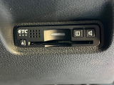 【ETC車載器】がついておりますので高速道路などの有料道路の料金所を停止することなく通過できます。当店でセットアップも可能ですのでご納車当日よりご利用いただけます。