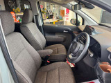 運転者にとっては日々使用することとなる運転席です。運転席が快適だと運転に集中することができますね。