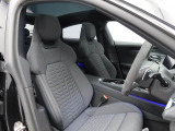 電動調整機能フロントスポーツシートプラス (前席シートヒーター・運転席シートメモリー付き)