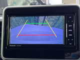 【バックカメラ】駐車時に後方がリアルタイム映像で確認できます。大型商業施設や立体駐車場での駐車時や、夜間のバック時に大活躍!運転スキルに関わらず、今や必須となった装備のひとつです!