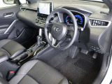 運転席は見晴らしが良く、運転しやすいレイアウトになっています。