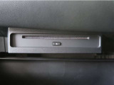 車内でCD DVDのメディアが楽しめます