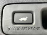【パワーバックドア】スマートキーや運転席のボタンを押すだけでリアゲートが自動で開閉します!荷物を持っている時や、高い位置にあるバックドアを閉める際に便利な機能です♪