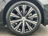 10スポーク 8.5J×19インチ ダイヤモンドカット/ブラック 255/40R19サイズのコンチネンタルを装着