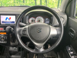 【純正革巻きステアリング】上質な革を使用することで、手にしっかり馴染みとても運転しやすいハンドルです♪