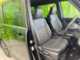 運転席まわりには十分なスペースがあり、大柄な方でもゆったり運転していただける環境です。