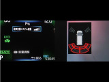 コーナーセンサーを車の前後に装備。障害物までの距離に応じて警告音を変えてお知らせ。縦列駐車時や駐車場・車庫などでの取り回しをサポートします。詳細は販売店スタッフまでおたずねください。
