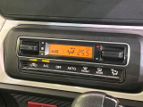 【オートエアコン】一度お好みの温度に設定すれば、車内の温度を検知し風量や温度を自動で調整。暑い…寒い…と何度もスイッチ操作をする必要はありません。快適な車内空間には必須の機能ですね♪