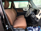 運転席シート廻りは使用感も少なく、良好な状態となっています。前オーナー様が丁寧に使っていたことがよくわかりますね。