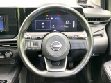 インテリアに合わせたデザインのステアリングは、運転される方のことも考え、運転しやすい形状、大きさです。是非一度、実際に触ってお確かめください。