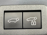 【パワーバックドア】スマートキーや運転席のボタンを押すだけでリアゲートが自動で開閉します!荷物を持っている時や、高い位置にあるバックドアを閉める際に便利な機能です♪