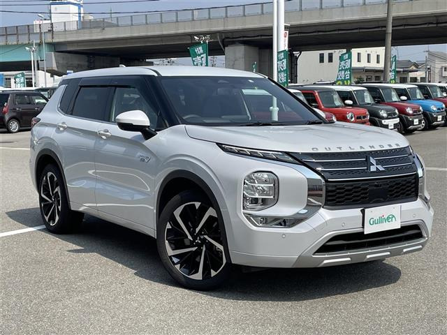 アウトランダー PHEV 2.4 P 4WD 本革シート