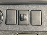 ヘッドライトの光軸を調整出来るダイヤルが付いてます。後ろに重たい荷物を積んだ時など光軸が上向きになってしまうのを下方向に調整出来るダイヤルが付いてます。