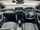 プジョー/シトロエンの正規ディーラーですので納車前の整備、点検はもちろんの事、保証も充実しております。