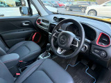 ステアリングを握ればJeepワールドが目の前に広がります!