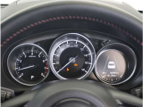 【明るく見やすいメーター】視認性が良く明るく見やすいメーター。運転者にとって見やすいメーターは運転していても疲れないですよね。
