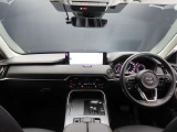 ドライバーの様々な体格に応じて適切な運転姿勢を取りやすいよう、ハンドルの前後位置と高さを調整できます。