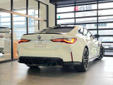 BMWのメカニックによる、100項目の納車前点検エンジン、ミッション、マフラー、電気系統やコンピュータなどを詳細に点検します。交換基準の部品があれば、純正部品を使用し整備した後にお客様にお渡しします。