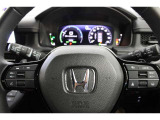 ハンドル左側にはオーディオ操作が出来るオーディオリモートコントロールスイッチ、右側にはHondaSENSINGとオートクルーズスイッチを装備!長距離運転や高速道路の運転では大活躍です!