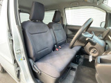 運転席まわりには十分なスペースがあり、大柄な方でもゆったり運転していただける環境です。