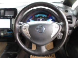 運転が楽しくなる明るく開放的な運転席まわりです。クルーズコントロール付きで高速など速度を一定に保ってくれます