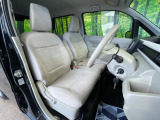 運転席シート廻りは使用感も少なく、良好な状態となっています。丁寧に使われていたことがよくわかりますね。