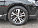 純正18インチアルミホイール、タイヤサイズ 225/60R18