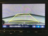 【バックカメラ】運転が苦手な方も車庫入れラクラクです!ギアをリバースに入れれば自動的に切り換わりますので、面倒な操作は不要です♪狭い駐車場もお車を傷つけず安心ですね!