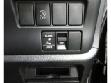 室内のスイッチで運転席から開閉ができる、パワースライドドアが付いています。(安心の挟み込み防止機能付)
