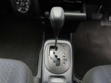フロアシフトのCVTオートマチック車です。