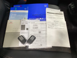 メンテナンスノート【点検整備記録簿・保証書】、取説も揃ってます。スマートキーはバッグなどにしまったままボタン操作でエンジンの始動・停止ができて大変便利です。