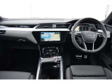 Audiのインテリアはエクステリア同様、優れたデザイン性とクオリティ、そして機能性を兼ね備えております。