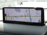 マツダコネクトの10.25インチワイドセンターディスプレイです。『Android Auto』『Apple CarPlay』や独自のコネクテッドサービスに対応したインターフェイスシステムです。